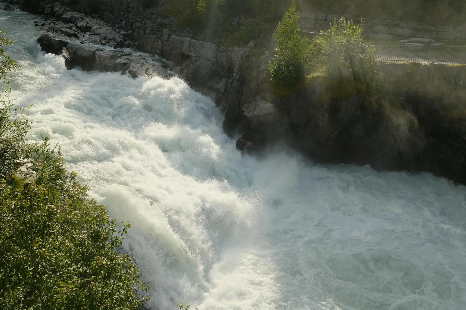 Den evigt brusende flod